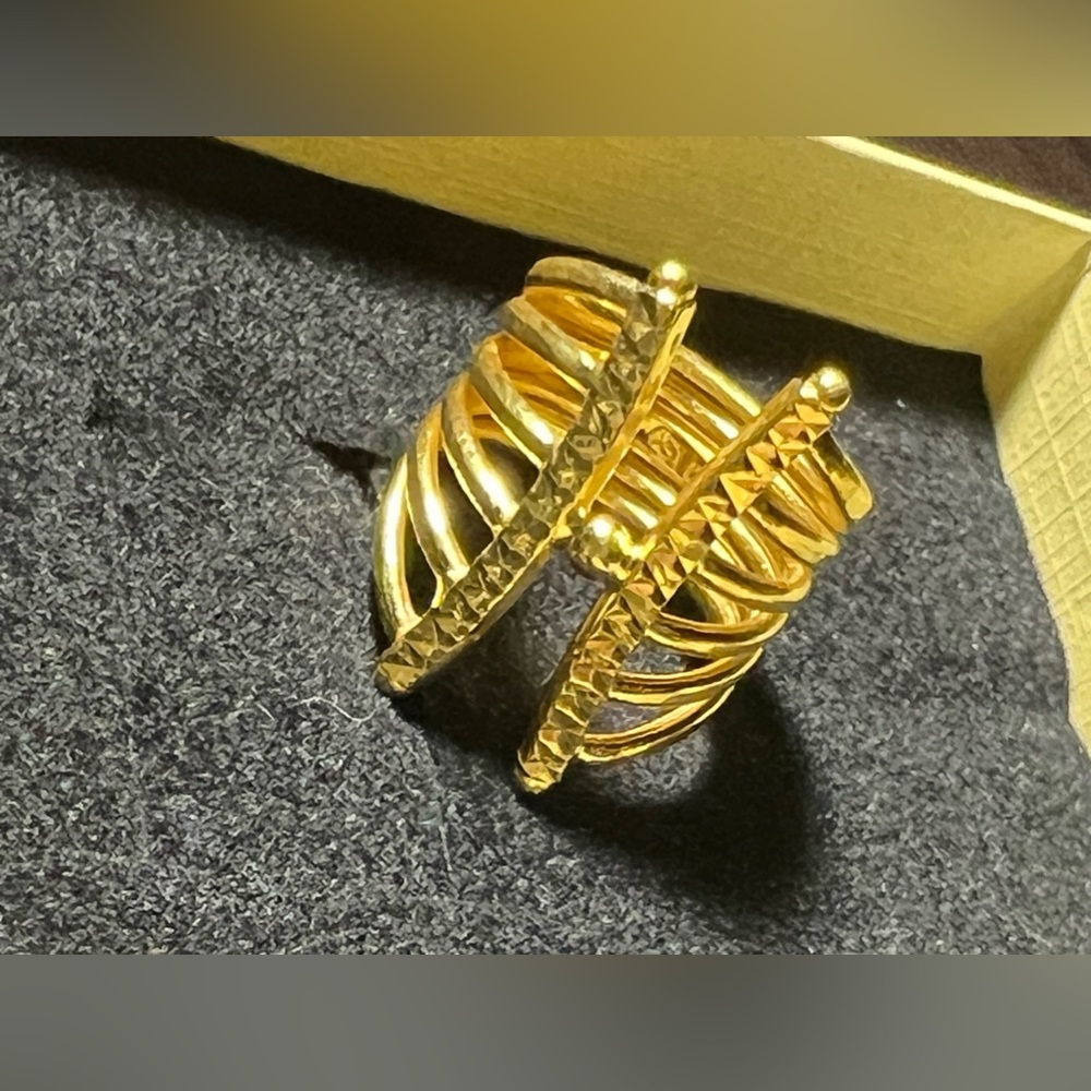 22k Yellow Solid Gold Ring - image 2